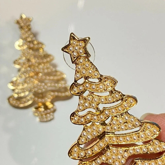 Christmas Tree Statement Fun Earrings with Faux Pearls Pierced - Picture 6 of 7